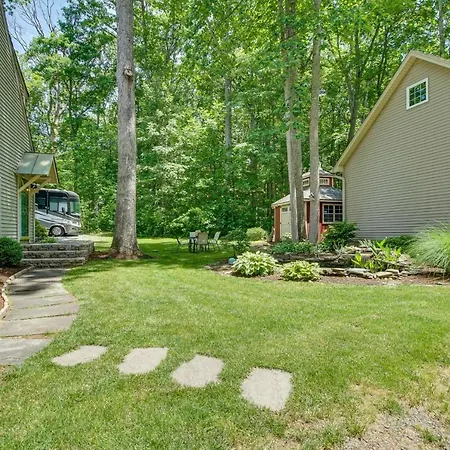 Cozy Virginia Vacation Rental With Seasonal Pool!